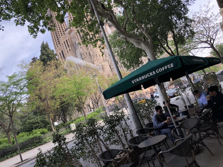 サグラダ・ファミリア前のスタバ