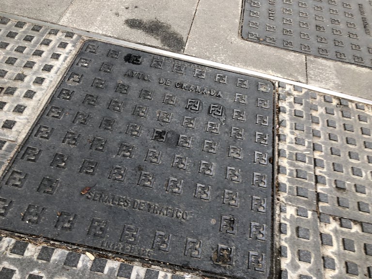 グラナダのマンホール