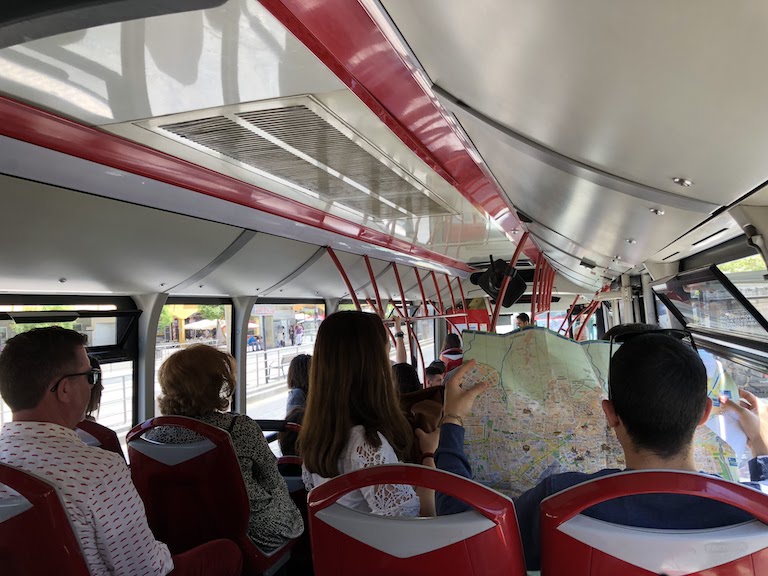 グラナダ市内行きバス