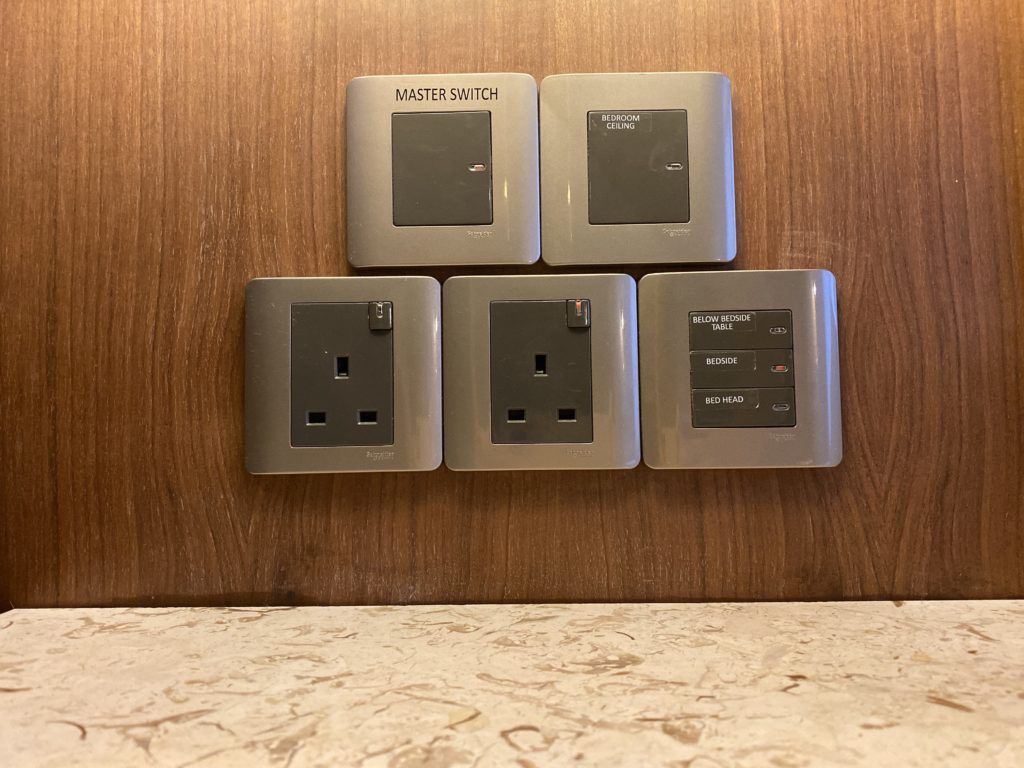 ベッドサイド電源