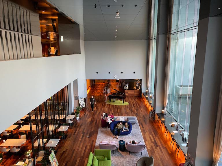 スパ水春松井山手ロビー