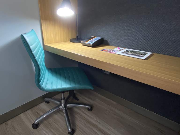 アロフトマイアミ デスク