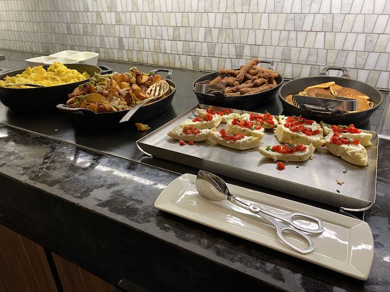 IAHセンチュリオンラウンジ ホットミール