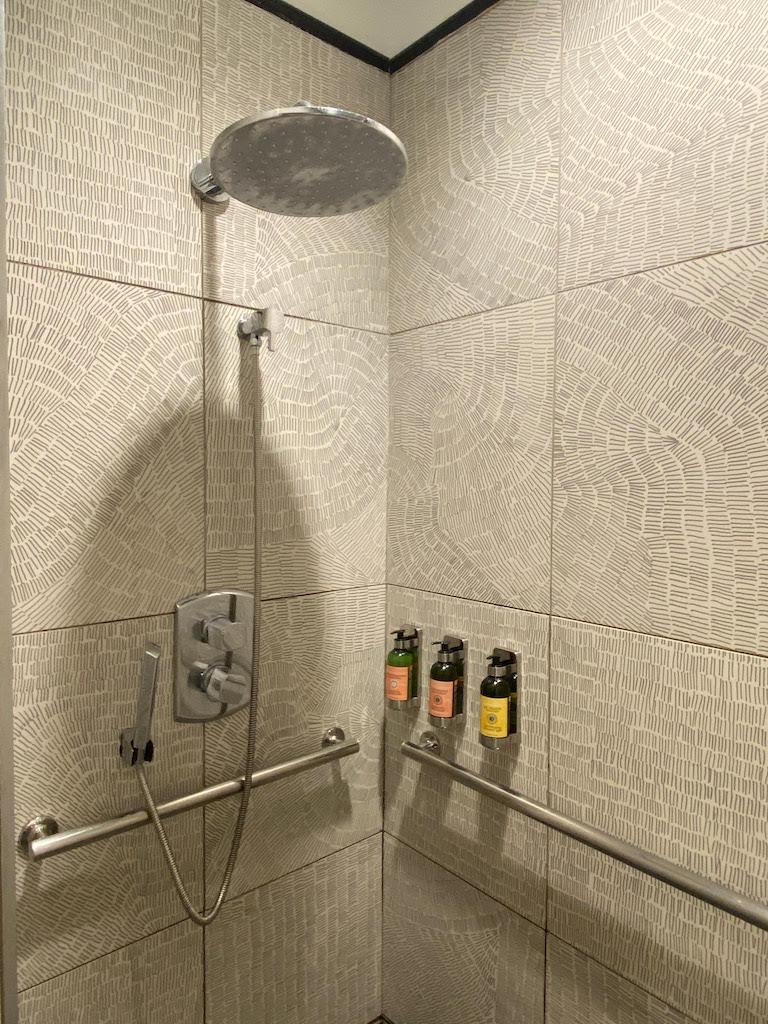 IAHセンチュリオンラウンジ シャワー