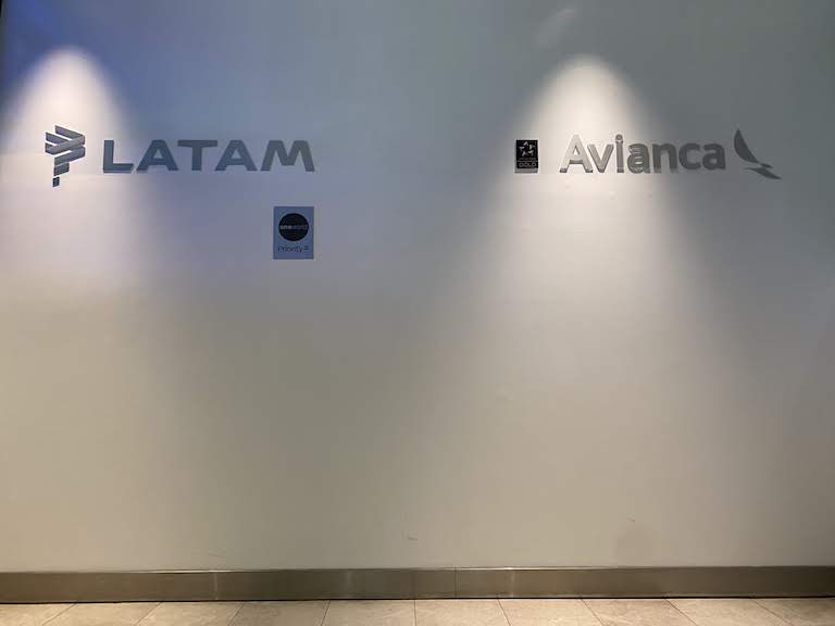 アビアンカラウンジ入口