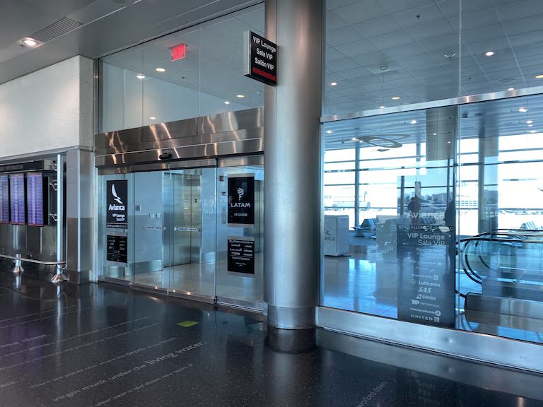 アビアンカラウンジ入口