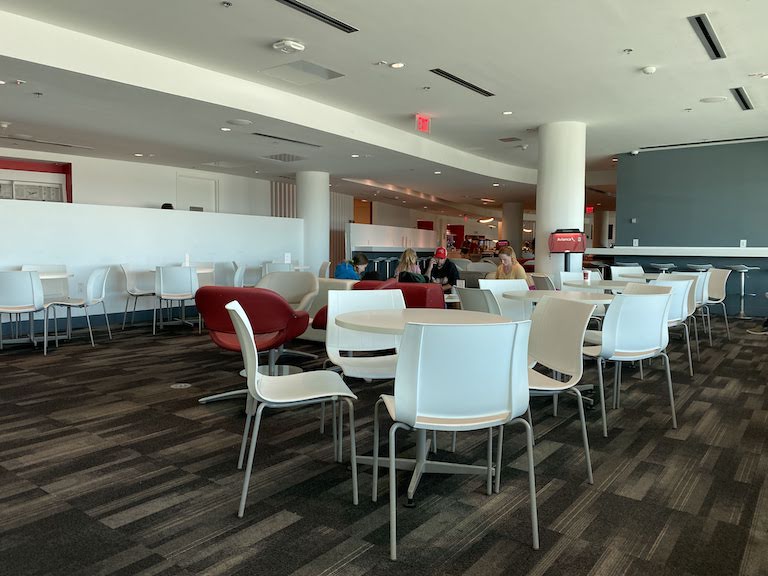 アビアンカラウンジ