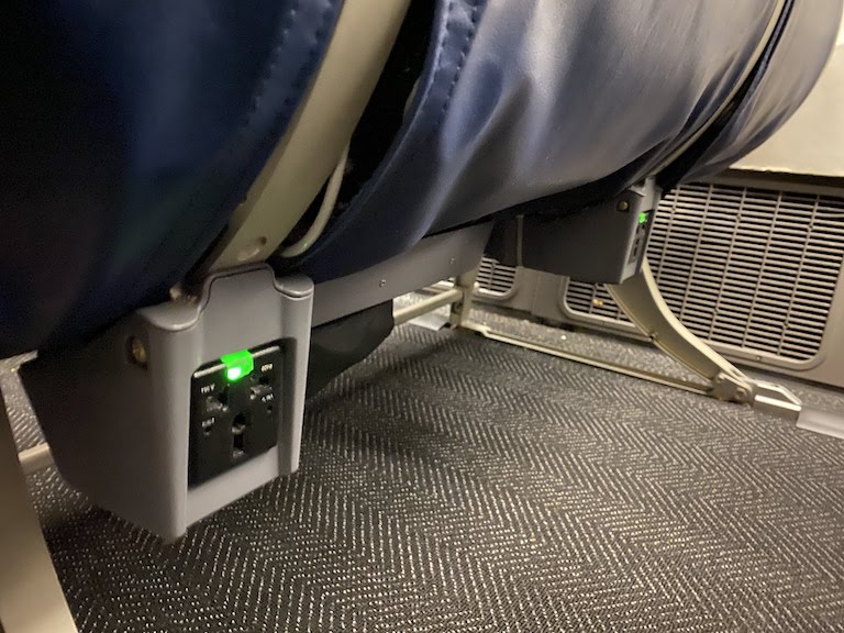 ユナイテッド航空機内電源