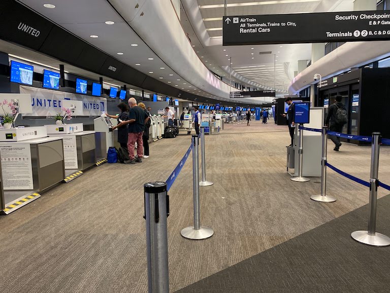 サンフランシスコ国際空港チェックインカウンター
