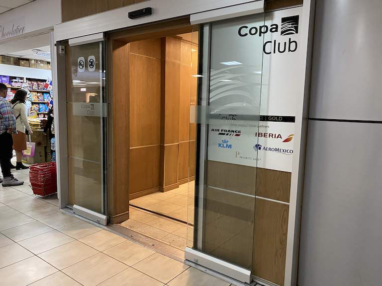 コパクラブラウンジ入口