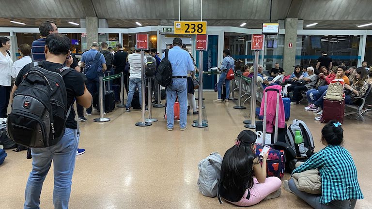 グアルーリョス国際空港