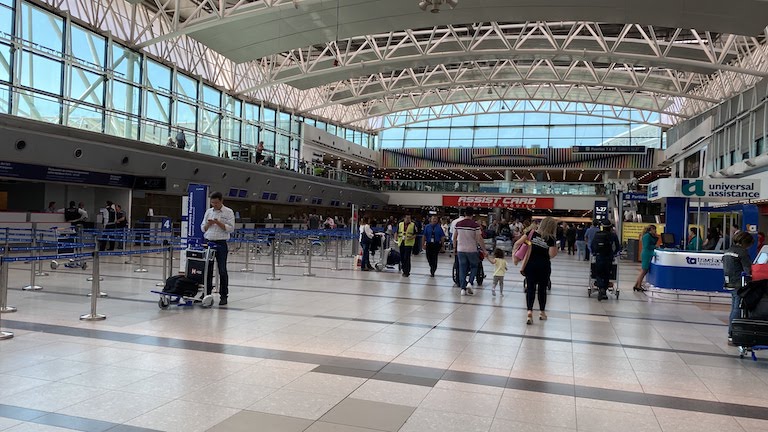 エセイサ国際空港