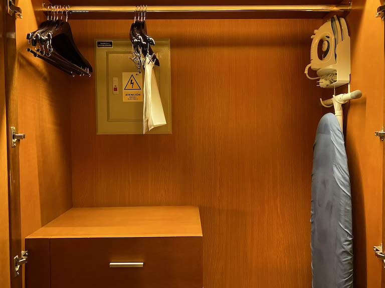 FourPoints Limaクローゼット