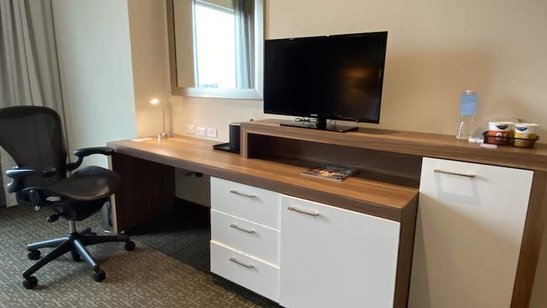 Hampton Inn Leon デスク