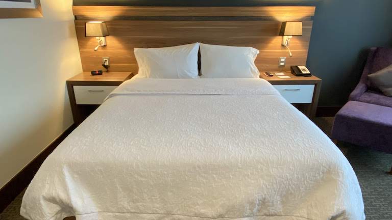 Hampton Inn Leon ベッド