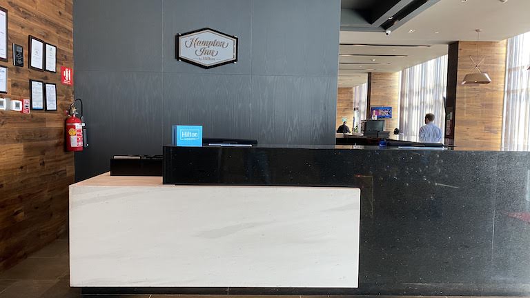 Hampton Inn Leon 受付