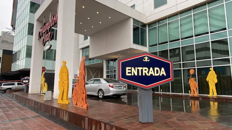 Hampton Inn Leon エントランス