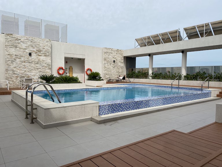 Holiday Inn Express Asuncionプール