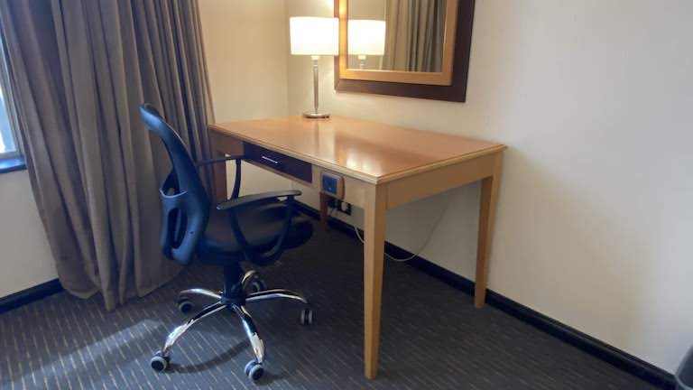 エグゼクティブルーム デスク