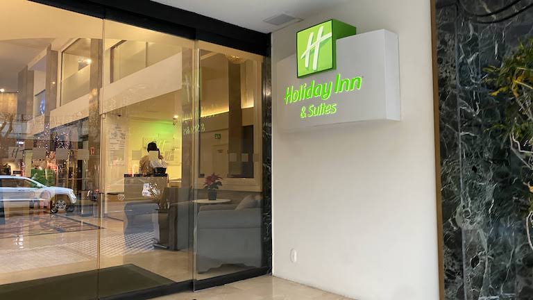 Holiday-Inn-Guadalajara 入り口