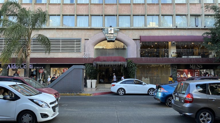 Holiday-Inn-Guadalajara 入り口