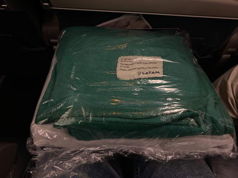 ラタム航空ブランケット