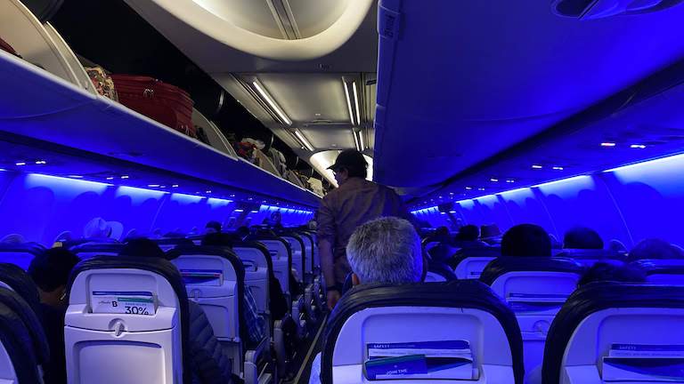 アラスカ航空機内