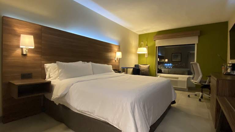 Holiday Inn Express Guadalajara Aeropuerto 部屋