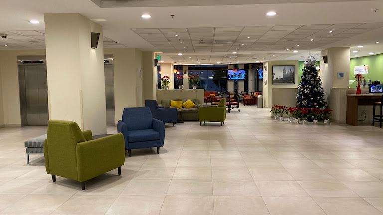 Holiday Inn Express Guadalajara Aeropuerto ロビー