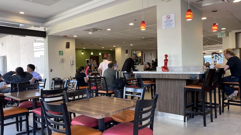 Holiday Inn Express Guadalajara Aeropuerto レストラン