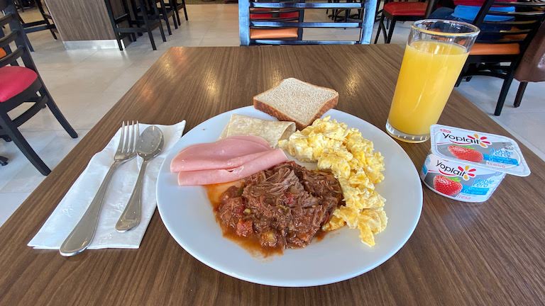 Holiday Inn Express Guadalajara Aeropuerto 朝食