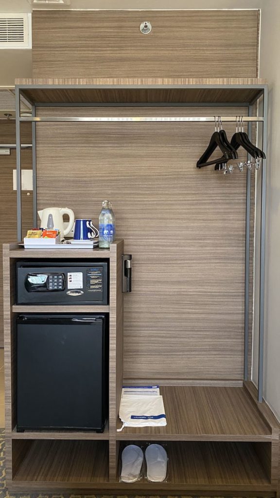 HIEX Sathon クローゼット