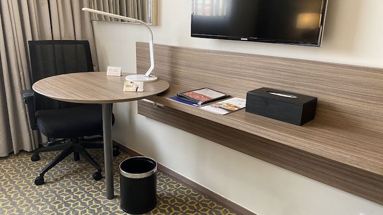 HIEX Sathon デスク