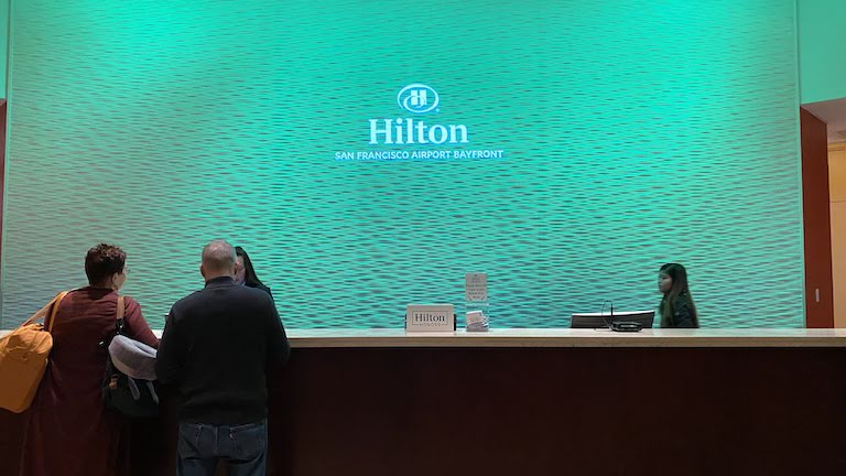 ヒルトンSFO 受付
