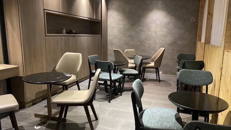 プラザプレミアムラウンジ