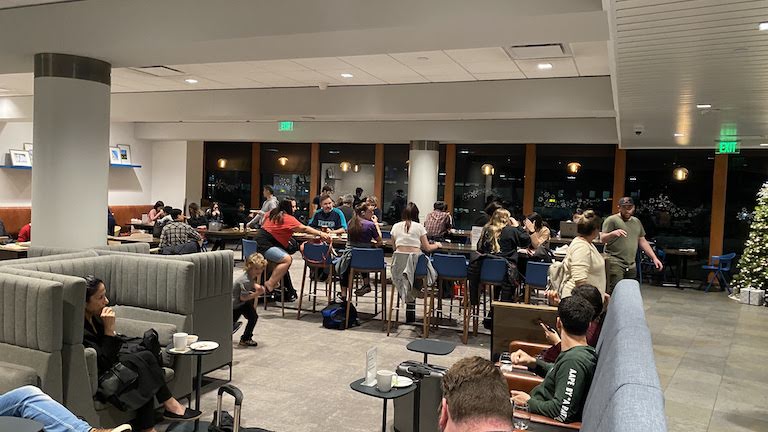 Alaska Lounge ラウンジ内