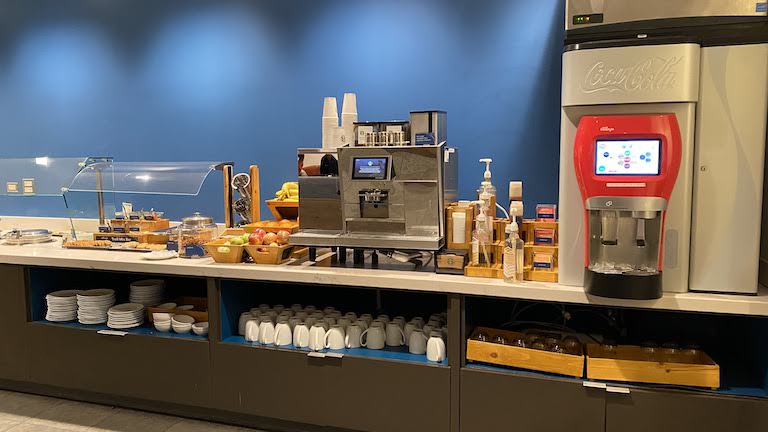 Alaska Lounge 軽食とドリンク