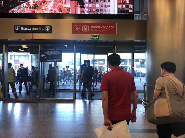 ヴヌーコヴォ国際空港 出口