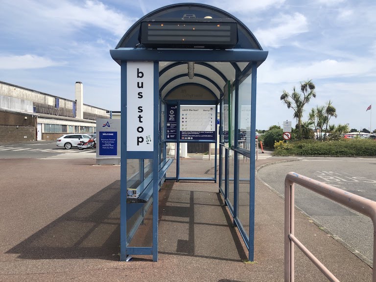 ジャージー空港バス停