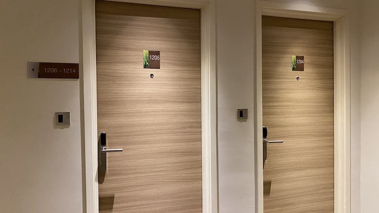 ヒルトンガーデンインKLサウス 客室ドア