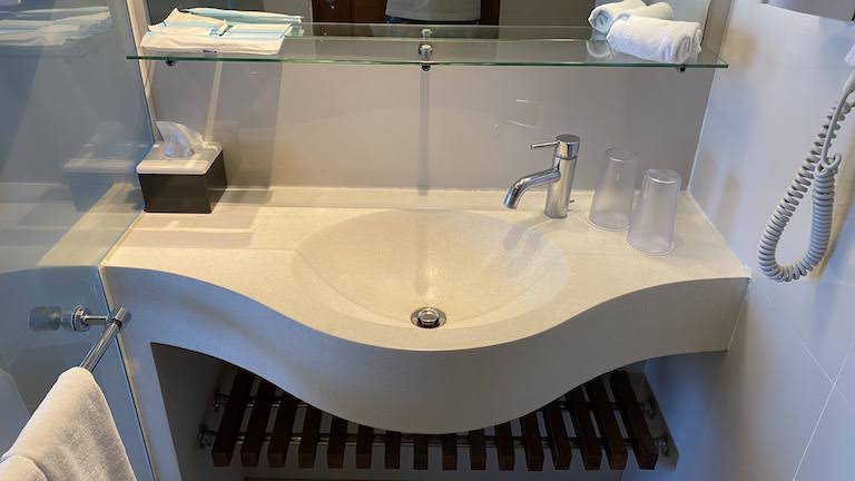 ホリデイ イン エクスプレス バリ ラヤ クタ　シンク