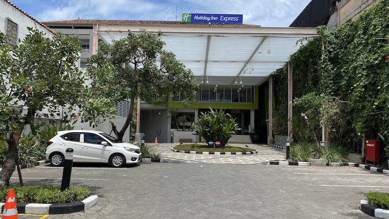 ホリデイ イン エクスプレス バリ ラヤ クタ　エントランス