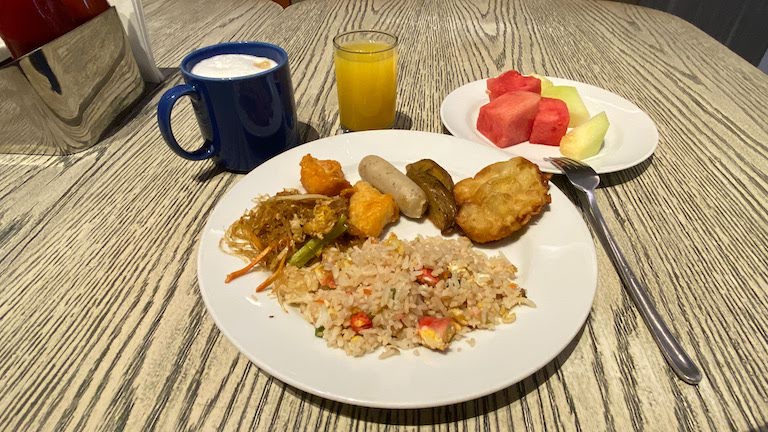 ホリデイインエクスプレスジャカルタワヒドハシム 朝食