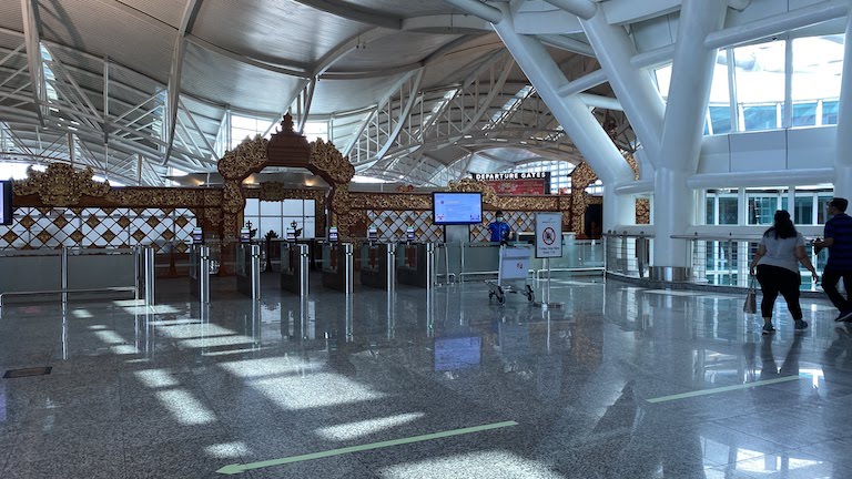 デンパサール（ングラライ）国際空港（DPS）