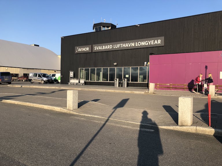 ロングイェールビーン空港