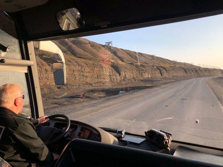 ロングイェールビーン空港バス