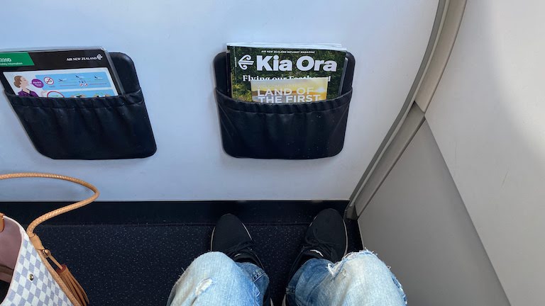 ニュージーランド航空 座席足元