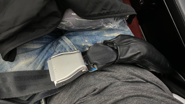 JAL国際線プレミアムエコノミー　ベルト