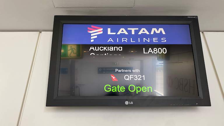 ラタム航空 LA800 搭乗口