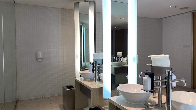 カンタス航空ビジネスラウンジ トイレ